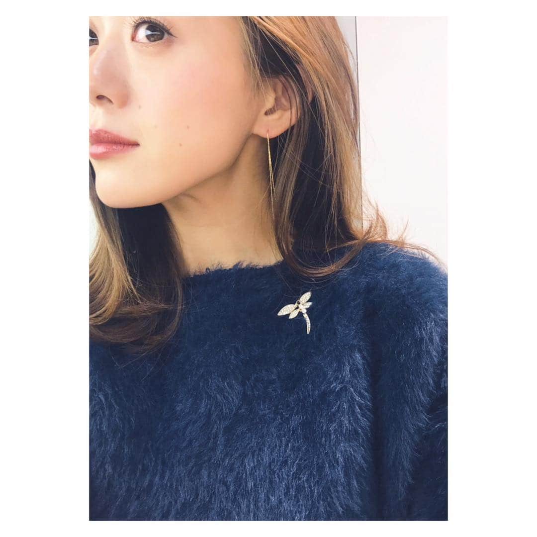 古谷有美さんのインスタグラム写真 - (古谷有美Instagram)「🐝 今日は小さな秋を首元にしのばせて。 みなさん、今年の紅葉もう楽しみましたか🍁 ・ ・ #ブローチ#トンボ #秋ってなぜこうもお腹が空くの #炭水化物に愛し愛された女です #dragonfly#brooch」11月14日 10時52分 - yuumifuruya