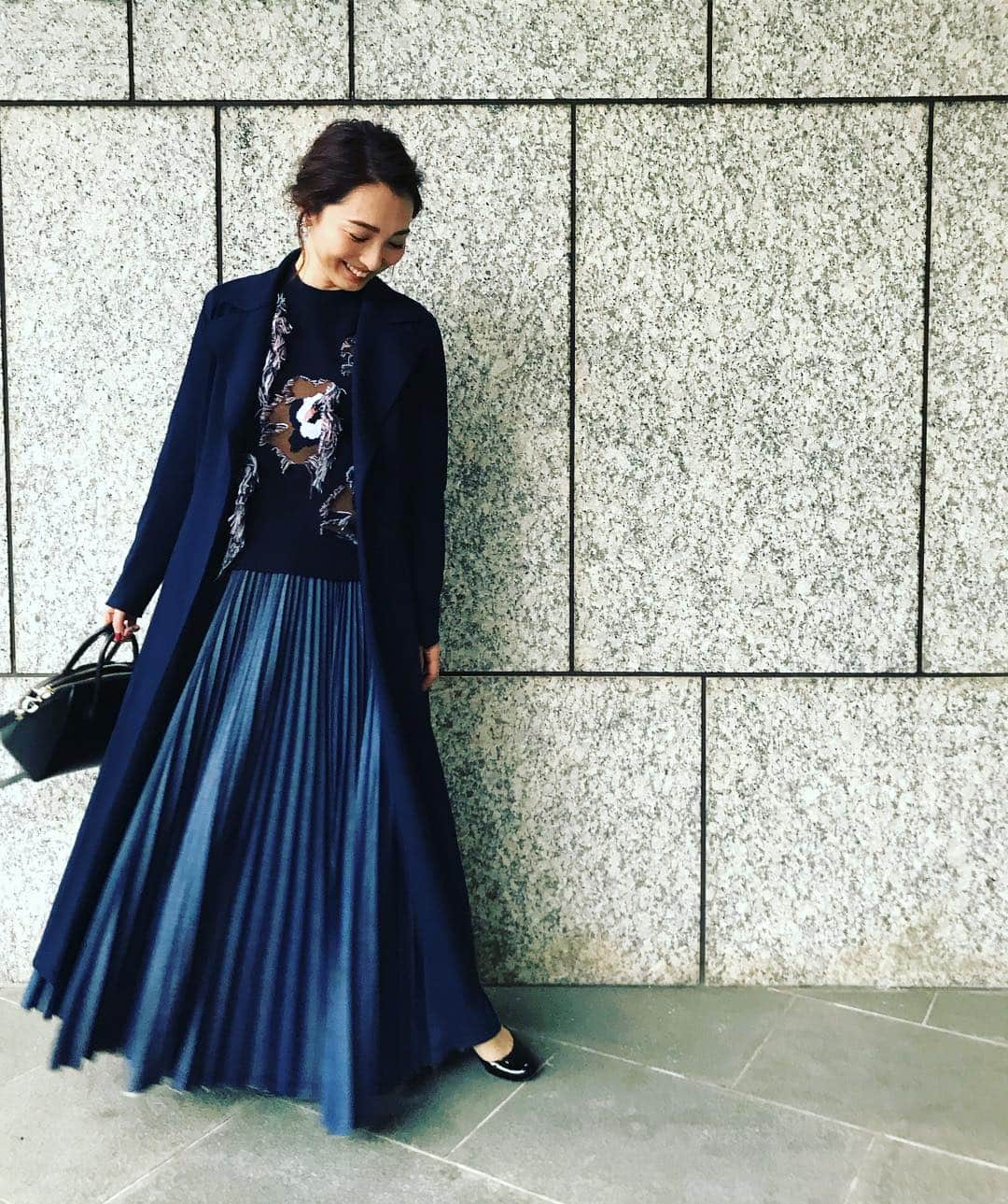 宮瀬茉祐子さんのインスタグラム写真 - (宮瀬茉祐子Instagram)「お仕事おわり。  雨降ってきた…  #top #akiranaka  #skirt #minedenim  #coat #harriswharflondon  #bag #givenchy  #outfit #outfitoftheday #ootd」11月14日 17時14分 - miyase_mayuko_official