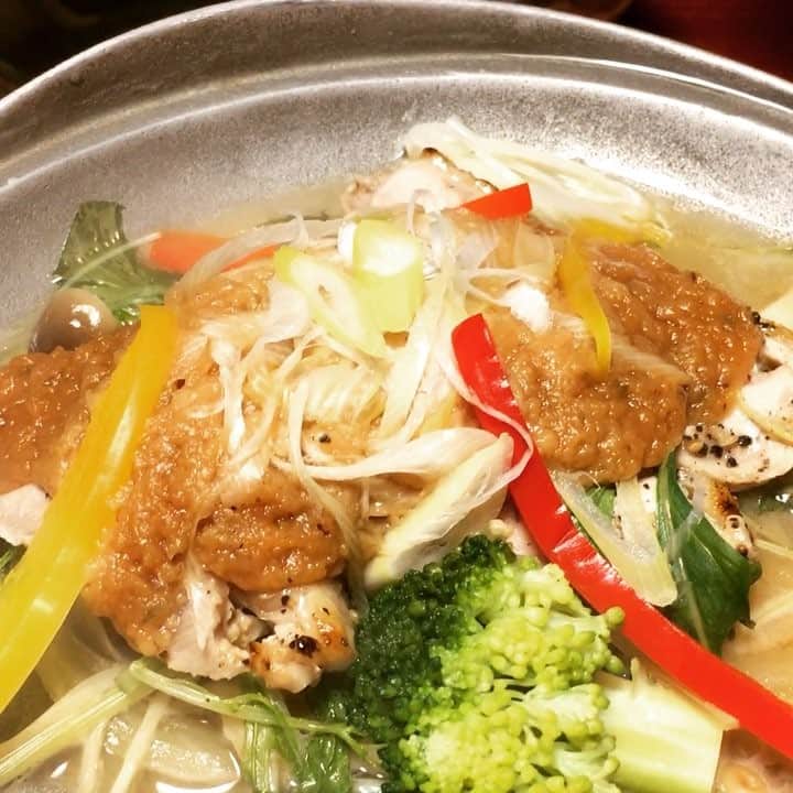 niconico infoのインスタグラム：「秋が深まってきましたね🍁🍂🌾 肌寒い秋は温かいお鍋料理でホッコリしましょう☺️ ニコニコ動画では美味しい鍋の作り方も公開中👇 http://www.nicovideo.jp/watch/1419095404  #niconico #ニコ動 #料理 #鍋 #秋 #お腹いっぱい #🤤」