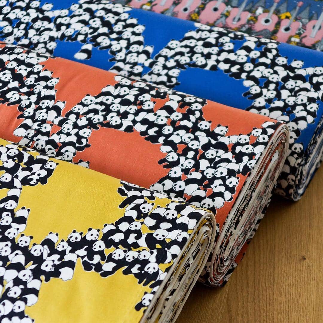 marbleSUD(マーブルシュッド) のインスタグラム：「【イベント告知】 11月17日(金)～19日(日)の3日間、マーブルシュッド吉祥寺店限定でインテリアファブリックの販売会を開催いたします！カットクロスはもちろん、生地のメーター売りもっ☆ ・ この秋の最新作、パンダ柄の新色もご用意しましたー^ ^ 生地をお買い上げのお客様にはオリジナルハンドメイドレシピもプレゼントいたします。 この週末は吉祥寺店へレッツゴー！ ・ #marblesud #マーブルシュッド #インテリアファブリック #生地 #テキスタイル #パンダ #新作 #news #吉祥寺 #ハンドメイド #手作り」