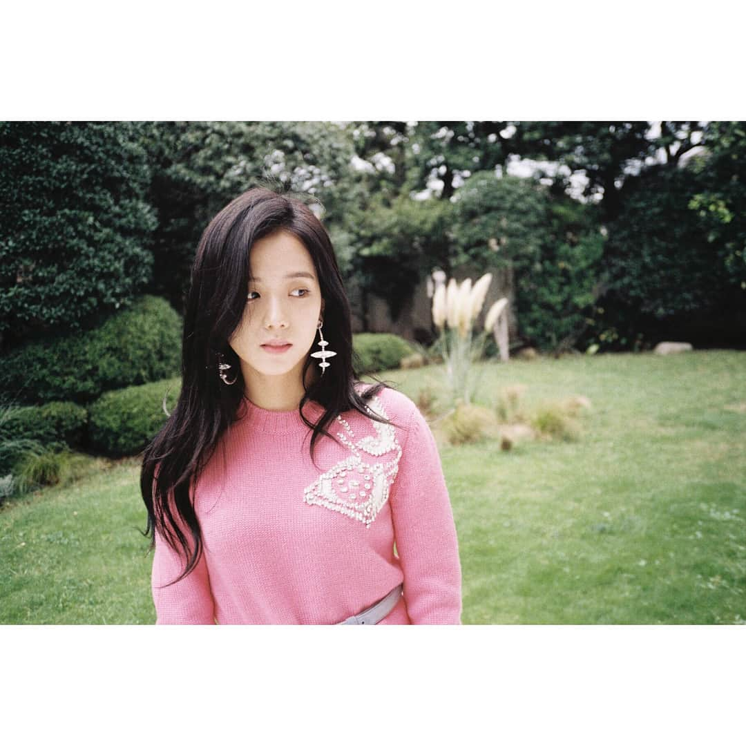 BLACKPINKさんのインスタグラム写真 - (BLACKPINKInstagram)「#BLACKPINK#JISOO#챙람쥐#📸 오늘 하루도 웃으면서 보내세요 🌸😊」11月14日 15時22分 - blackpinkofficial