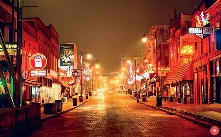 トレージャのインスタグラム：「A great November travel pick. Memphis - Home of the Blues and Birthplace of Rock & Roll #traveltuesday #travel #tuesday #memphis #tennessee #blues #homeoftheblues  #birthplaceofrocknroll #rockandroll #november #novembertravel」