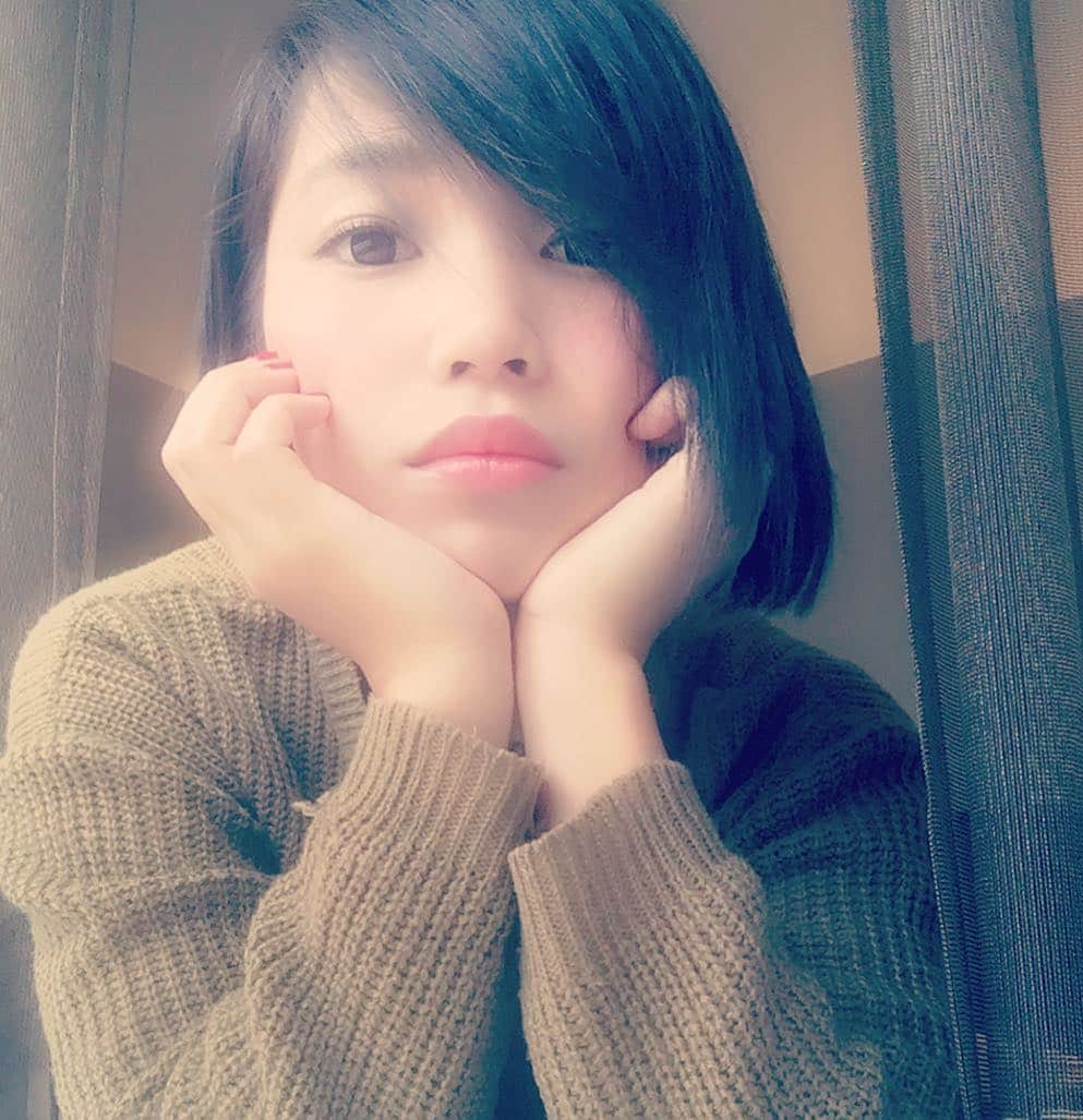 R!Nのインスタグラム：「今日 最低気温 -1だって 風邪ひかないように気をつけます。 . 日本も今日寒そうだね… 皆さんも暖かくして出かけてね！ . 日本を出ると 思ったよりちゃんと英語が喋れる不思議。 . #selfie #自撮り #finland #helsinki #helsinkicity #morning #ヘルシンキ #フィンランド #kwc2017 #kwc #karaoke #world #championships #daylight #自然光 #instapic #instaphoto #like4like #f6 #followme #japan #japanese #singer #artist #singersongwriter #voice #vocalist #music #音楽 #頑張ります」