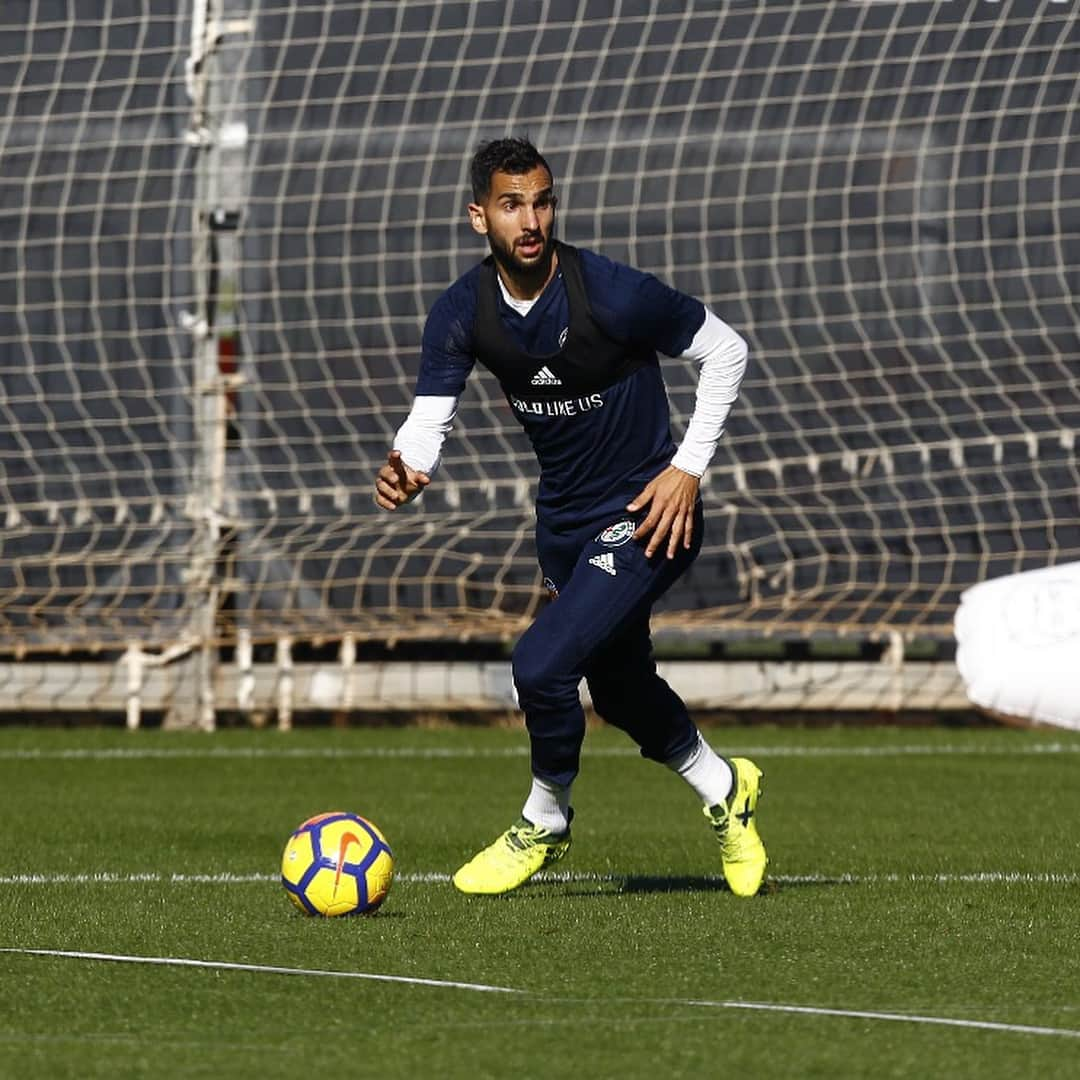 マルティン・モントヤのインスタグラム：「Preparando la semana👌🏼💪🏼#valencia #training #adidas」