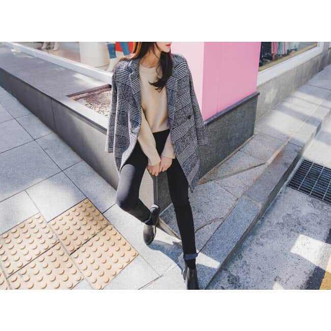 HANILOOKのインスタグラム：「- グレンチェックコート・全2色 →¥8,200- シンプルなコーデの主役にもなれる、グレンチェックのコート❤️ ジャケットタイプなので、TPOを選ばず着られるコートです🙆 #hanilook #ハニルック #instafashion #fashion #outfit #ootd #ファッション #コーディネート #アウトフィット #コーデ  #今日のコーデ #今日の服 #カジュアルコーデ #大人カジュアル #シンプルコーデ  #ootd_kob #グレンチェック #チェックコート」