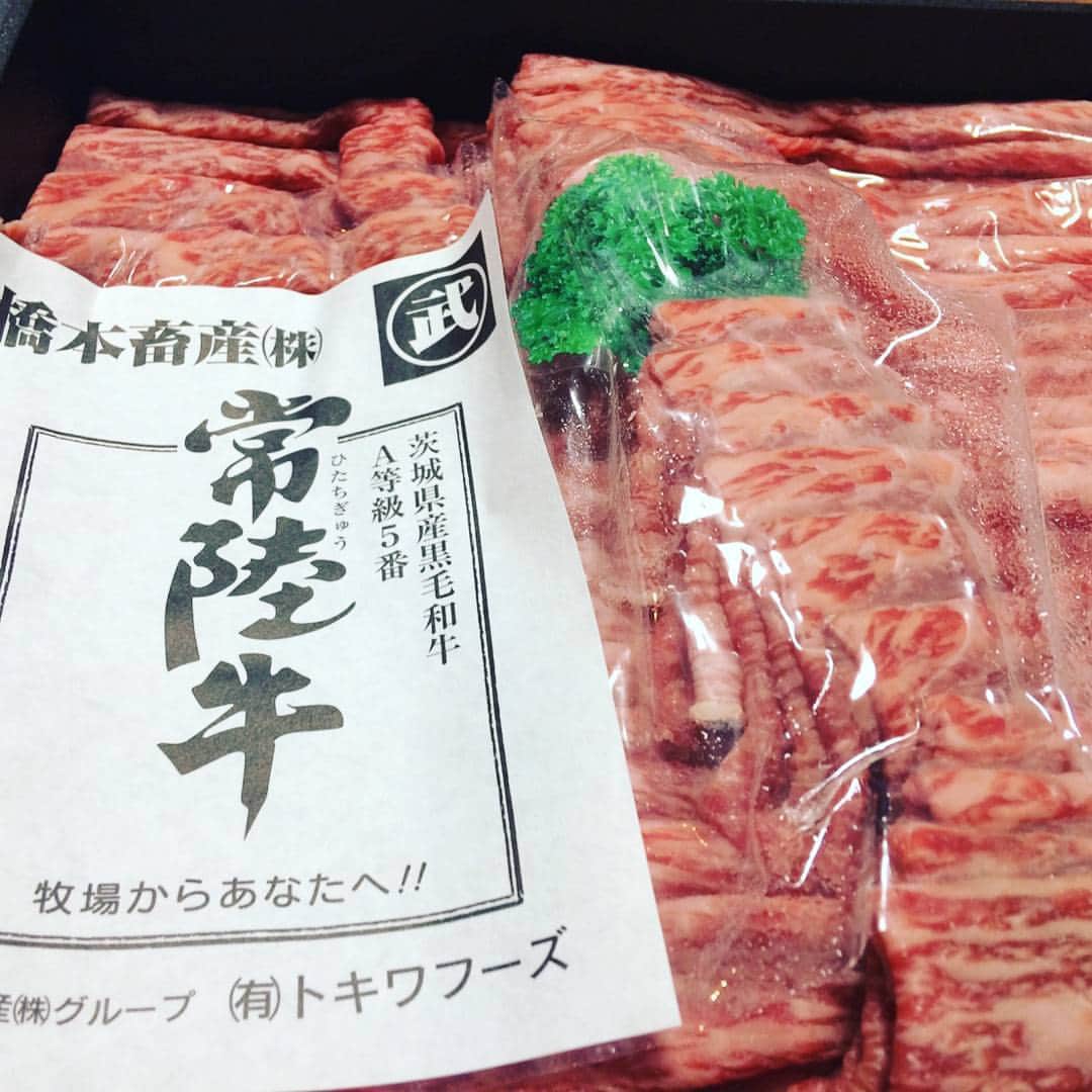 大崎雄太朗のインスタグラム：「常陸牛届いたどー！ 頂き物です。ありがとうございます😂 #常陸牛 #差し入れ #茨城産」
