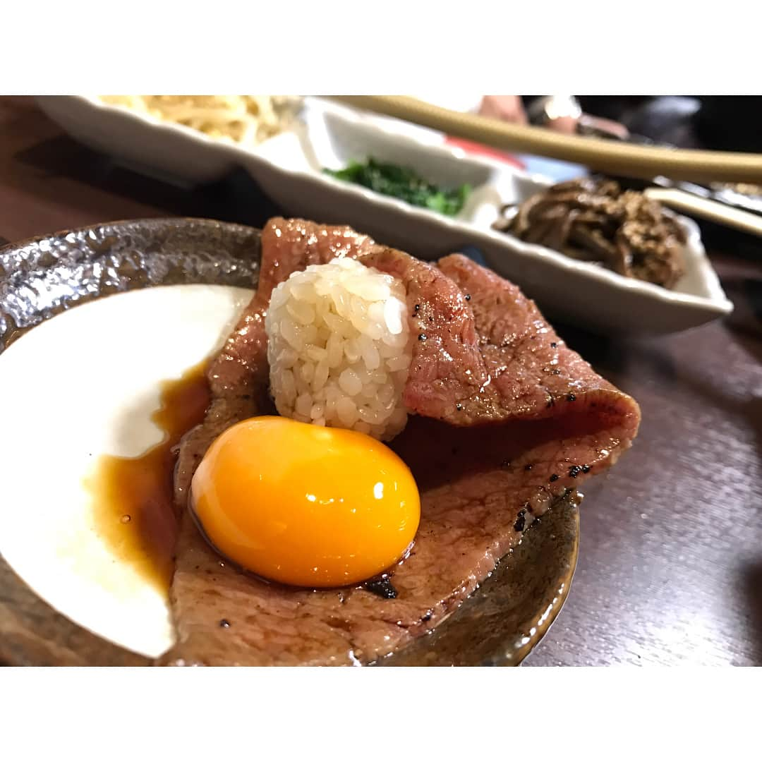 鈴木愛美さんのインスタグラム写真 - (鈴木愛美Instagram)「❤🍽❤🍽❤🍽❤🍽❤ . こないだずっと行きたかった 焼肉屋さんに行って来たよっ♡♡♡ . 鶴見で大人気で超有名な焼肉屋さん🌙✨ #肉小僧 . 【11月5日】のblogの記事にも 詳しく書いてあるんだけど めっちゃ美味しかったぁあ\(//∇//)\❤ . blogにはinstaのTOPのURLから飛べるよ✈︎✈︎✈︎ #manya #blog #crooz #manyastyle #up . お肉好きは是非、行って見てねっ!!!!!🚗🎉 . . #焼肉 #焼肉屋さん #肉 #肉小僧 #鶴見 #大人気 #有名店 #美味すぎ #お肉 #♡ #yummy #love #yakiniku #happiness」11月15日 18時17分 - x.manya.x