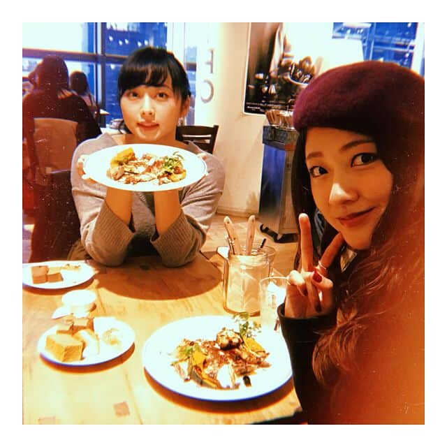 熊井友理奈さんのインスタグラム写真 - (熊井友理奈Instagram)「* 安定のまぁさんとランチ🍴  #lunch #愛方 #まぁさん #くまぁず #須藤茉麻 #熊井友理奈 #注文するもの一緒 #いつものこと #さすがですね #そして話とまらない #あっというまだったね #仲間から刺激をもらい #自分も頑張ろうってさらに思える #私も負けてられないな」11月15日 21時55分 - kumai_yurina