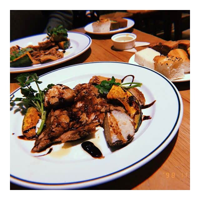 熊井友理奈さんのインスタグラム写真 - (熊井友理奈Instagram)「* 安定のまぁさんとランチ🍴  #lunch #愛方 #まぁさん #くまぁず #須藤茉麻 #熊井友理奈 #注文するもの一緒 #いつものこと #さすがですね #そして話とまらない #あっというまだったね #仲間から刺激をもらい #自分も頑張ろうってさらに思える #私も負けてられないな」11月15日 21時55分 - kumai_yurina