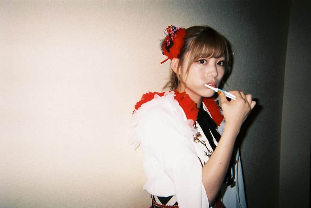 椎名エルのインスタグラム：「夕方まで寝ちゃったから全然眠くないんだけど起きたらみんなに会えると思ってはよ寝る💭今日は寂しいんだねわたし😕💭ゴリラみたいな顔してるよねわたし😕💭」