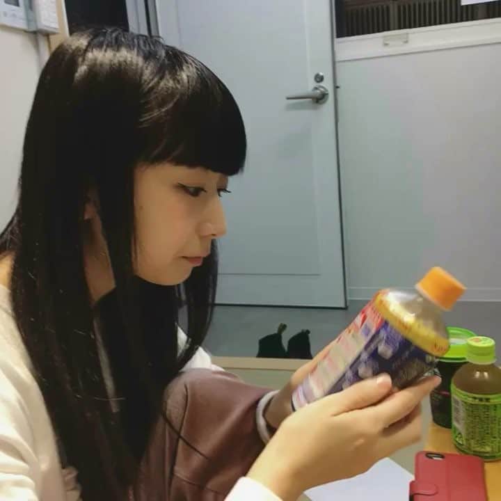 椎名エルのインスタグラム：「考えてるようで多分何も考えてない🍑 #メンバー盗撮」