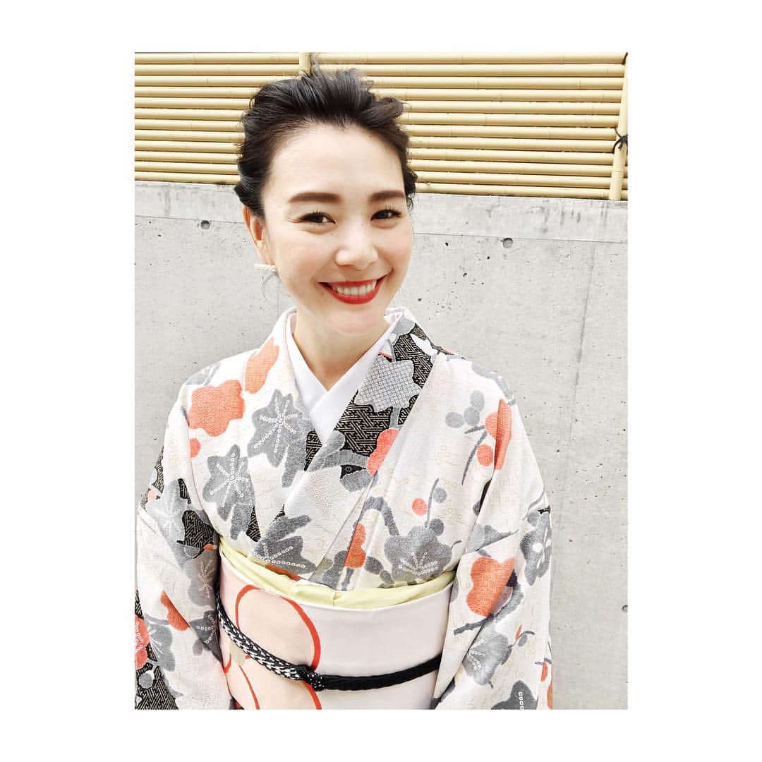 知花くららさんのインスタグラム写真 知花くららinstagram おはようございます 以前にご質問のあったお着物 帯 30年前 叔母が若い頃着ていたものだそうで 眠っていた着物に 新鮮な気持ちで袖を通すと なんだか得した気分です 今日は午後にイベント