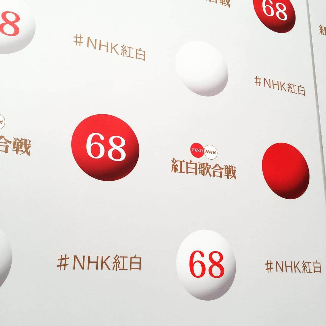 NHK紅白歌合戦さんのインスタグラム写真 - (NHK紅白歌合戦Instagram)「今年も紅白歌合戦の準備がスタート！ インスタグラムでも情報や舞台裏の写真を発信していきます。 公式ハッシュタグは #NHK紅白 です。」11月16日 9時38分 - nhk_kouhaku