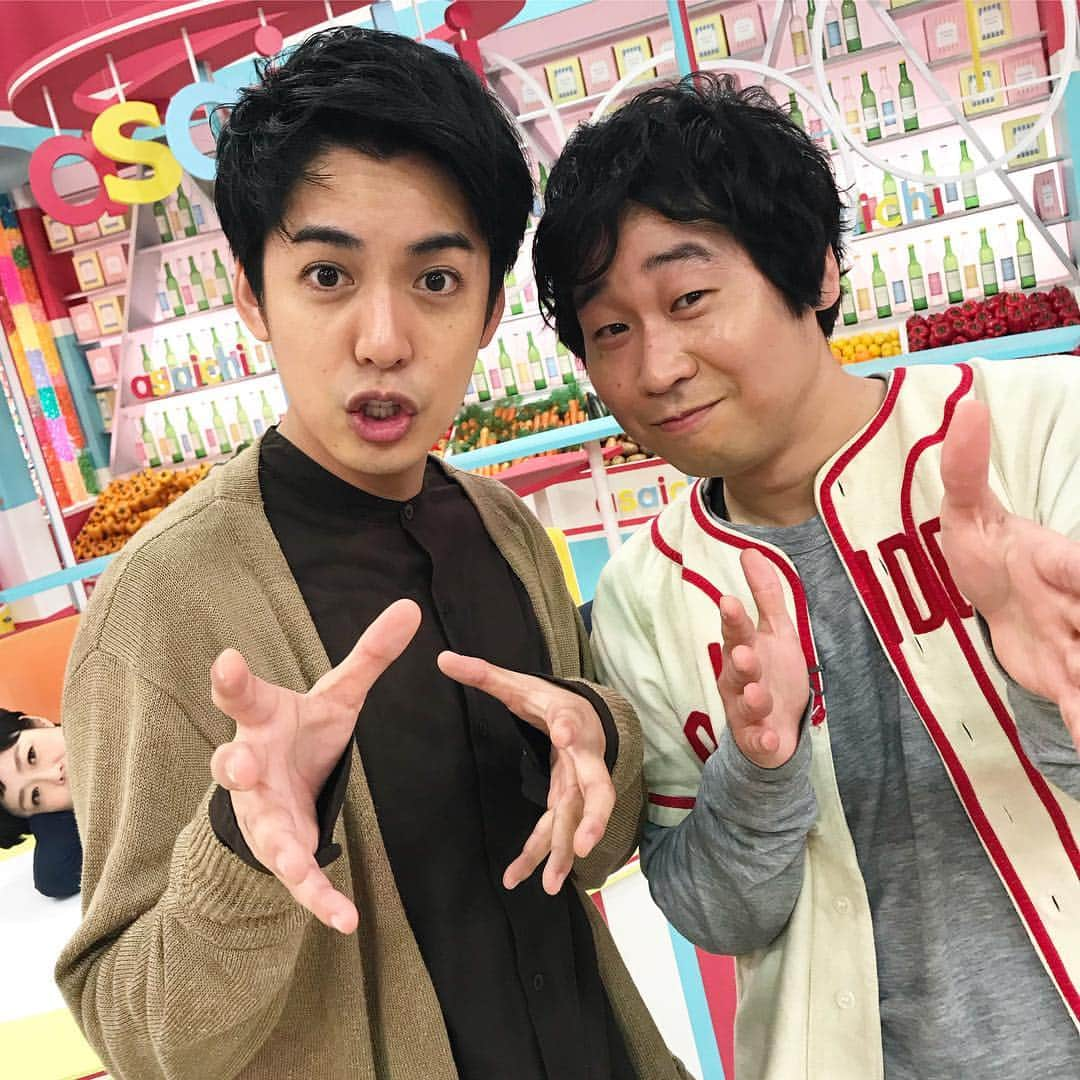 あさイチさんのインスタグラム写真 - (あさイチInstagram)「わーろーてーんかっ！！ そういえば今日も有働アナの姿が見えないような。。。 #わろてんか #大野拓朗 さん #キース #前野朋哉 さん #アサリ #朝ドラ #芸人長屋 #ウドォーを探せ #有働由美子 #うどん  #nhk  #あさイチ  #8時15分から」11月16日 11時38分 - nhk_asaichi