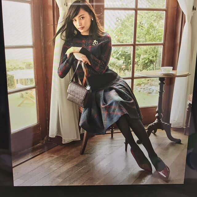 大政絢さんのインスタグラム写真 - (大政絢Instagram)「#25ans 発売中です！ ステキなお洋服がたくさん…✨」11月16日 11時46分 - aya_omasa_official