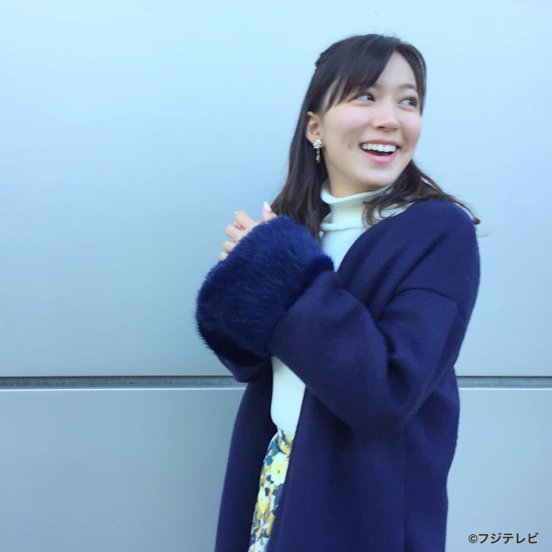 フジテレビ「めざましテレビ」さんのインスタグラム写真 - (フジテレビ「めざましテレビ」Instagram)「11月16日（木）きょう何着て行く？ ・ 【東京・最高気温16℃☀️】 ファッション雑誌CanCamとコラボした お天気コーナー「きょう何着て行く？」 阿部華也子ちゃんの毎日のコーデを紹介♪ ・ 【きょうのコーデ】 コーディガン→#&.NOSTALGIA 5900円 ニット→#Supreme.La.La. 8900円 スカート→#Swingle 1万6000円 靴→#Stradivarius 5550円 ピアス→#phoebe 4400円 ・ 【コーデのポイント】 秋も引き続き人気の花柄スカートは片側だけに タックが入ったアシンメトリーデザイン🍀 アウターは花柄のイエローと相性がいいネイビーを選んで レディーな雰囲気に仕上げました✨ 襟がついていないノーカラーのアウターは 寒くなりはじめた今の時期におすすめです❄️ ・ #めざましテレビ #きょう何着て行く？ #阿部華也子 #今日のコーデ#コーデ #CanCam #ツイード#チェック#タイトスカート #ニット#ファー #今日のファッション#ootd #きょう何着て行く？は月〜金朝6時22分ごろ放送中！」11月16日 13時10分 - mezamashi.tv