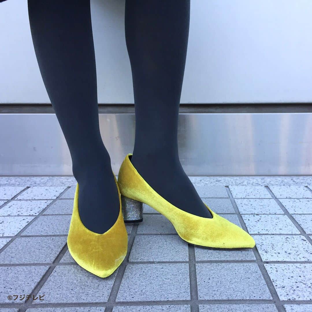 フジテレビ「めざましテレビ」さんのインスタグラム写真 - (フジテレビ「めざましテレビ」Instagram)「11月16日（木）きょう何着て行く？ ・ 【東京・最高気温16℃☀️】 ファッション雑誌CanCamとコラボした お天気コーナー「きょう何着て行く？」 阿部華也子ちゃんの毎日のコーデを紹介♪ ・ 【きょうのコーデ】 コーディガン→#&.NOSTALGIA 5900円 ニット→#Supreme.La.La. 8900円 スカート→#Swingle 1万6000円 靴→#Stradivarius 5550円 ピアス→#phoebe 4400円 ・ 【コーデのポイント】 秋も引き続き人気の花柄スカートは片側だけに タックが入ったアシンメトリーデザイン🍀 アウターは花柄のイエローと相性がいいネイビーを選んで レディーな雰囲気に仕上げました✨ 襟がついていないノーカラーのアウターは 寒くなりはじめた今の時期におすすめです❄️ ・ #めざましテレビ #きょう何着て行く？ #阿部華也子 #今日のコーデ#コーデ #CanCam #ツイード#チェック#タイトスカート #ニット#ファー #今日のファッション#ootd #きょう何着て行く？は月〜金朝6時22分ごろ放送中！」11月16日 13時10分 - mezamashi.tv