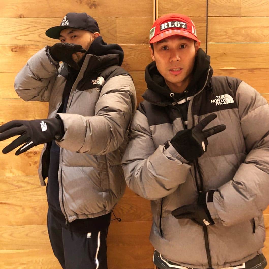 DJ DARUMAのインスタグラム：「どうも👋🏻我々です ⚙️⚙️今年はヌプシのグレーを選択⚙️⚙️ #TheNorthFace #Nuptse #TNF」