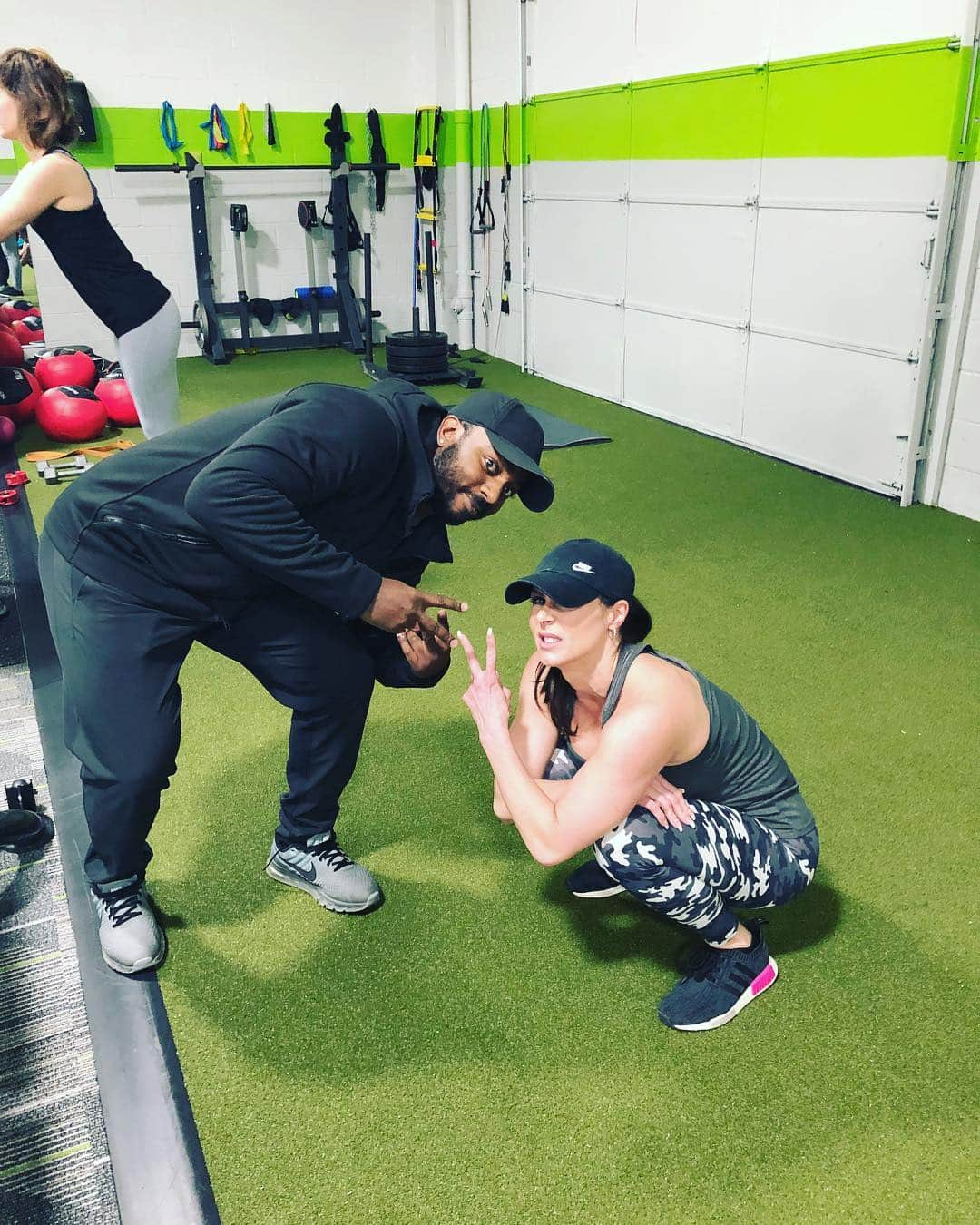 Kendra Lustさんのインスタグラム写真 - (Kendra LustInstagram)「Who wants to #workout with me ? Gonna pick one #sexy girl in Michigan to come train with me & my #Trainer @tbl2626 at @legacyedge360 make sure u follow him also 💪🏻 #LustArmy #LikeOrComment」11月16日 23時22分 - kendralust