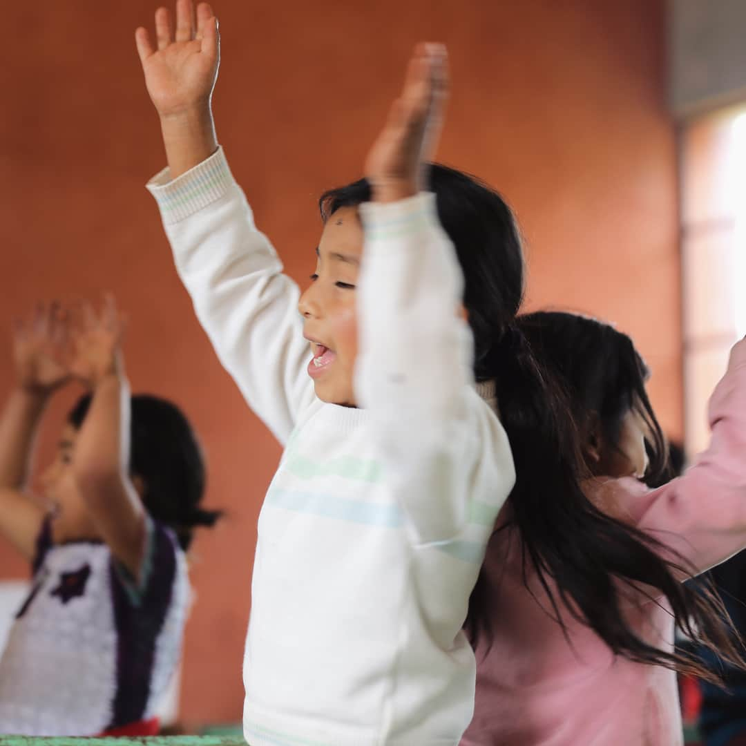 ジジ・ハディッドさんのインスタグラム写真 - (ジジ・ハディッドInstagram)「Guatemala - Comunidad Samutz Sacrabinak Primary School @pencilsofpromise 💛 🇬🇹 -Made Possible by "The Gigi Boot" -Inauguration Date: 8/23/17 -Students Impacted: 684 -Region: Quiche Photos by Lauren Smith My heart is so happy. YOU have given kids the education they deserve with your support of my @stuartweitzman collaboration. Thank you PoP 💛 Let's build more this year with the #EYELOVE !!!!! Learn more about this school and many more at pencilsofpromise.org」11月17日 5時43分 - gigihadid