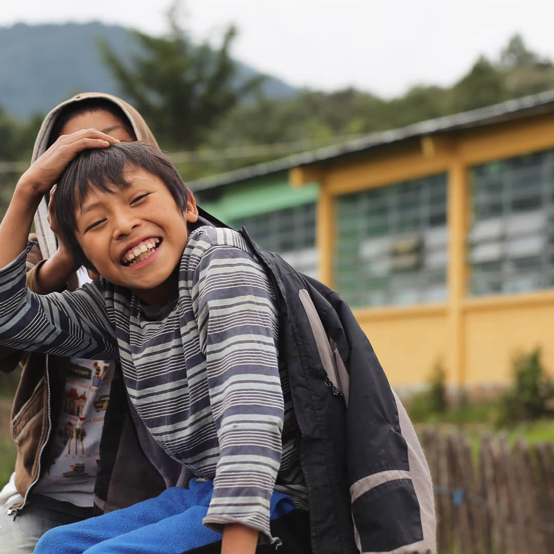 ジジ・ハディッドさんのインスタグラム写真 - (ジジ・ハディッドInstagram)「Guatemala - Comunidad Samutz Sacrabinak Primary School @pencilsofpromise 💛 🇬🇹 -Made Possible by "The Gigi Boot" -Inauguration Date: 8/23/17 -Students Impacted: 684 -Region: Quiche Photos by Lauren Smith My heart is so happy. YOU have given kids the education they deserve with your support of my @stuartweitzman collaboration. Thank you PoP 💛 Let's build more this year with the #EYELOVE !!!!! Learn more about this school and many more at pencilsofpromise.org」11月17日 5時43分 - gigihadid