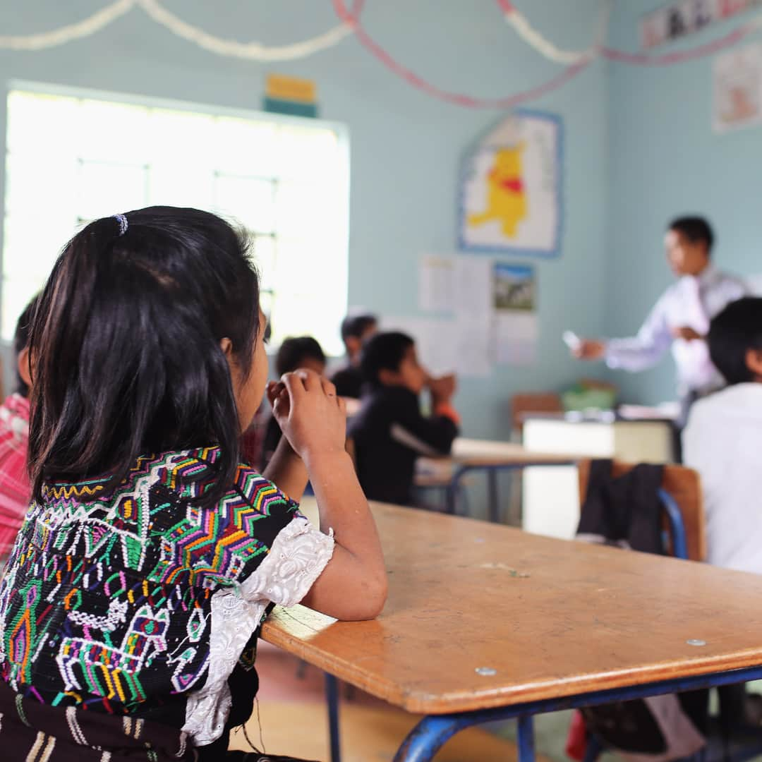 ジジ・ハディッドさんのインスタグラム写真 - (ジジ・ハディッドInstagram)「Guatemala - Comunidad Samutz Sacrabinak Primary School @pencilsofpromise 💛 🇬🇹 -Made Possible by "The Gigi Boot" -Inauguration Date: 8/23/17 -Students Impacted: 684 -Region: Quiche Photos by Lauren Smith My heart is so happy. YOU have given kids the education they deserve with your support of my @stuartweitzman collaboration. Thank you PoP 💛 Let's build more this year with the #EYELOVE !!!!! Learn more about this school and many more at pencilsofpromise.org」11月17日 5時43分 - gigihadid