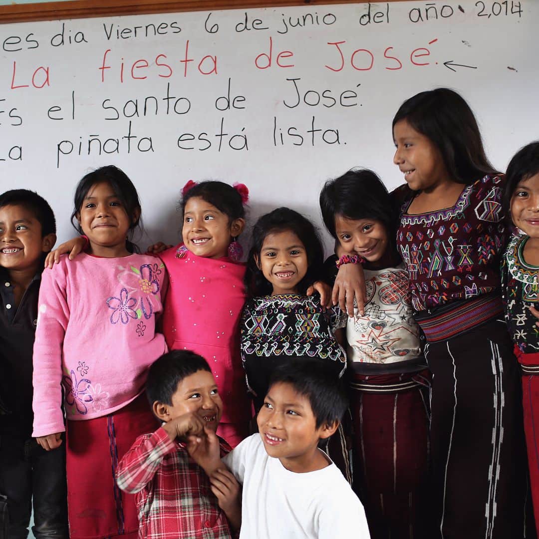 ジジ・ハディッドさんのインスタグラム写真 - (ジジ・ハディッドInstagram)「Guatemala - Comunidad Samutz Sacrabinak Primary School @pencilsofpromise 💛 🇬🇹 -Made Possible by "The Gigi Boot" -Inauguration Date: 8/23/17 -Students Impacted: 684 -Region: Quiche Photos by Lauren Smith My heart is so happy. YOU have given kids the education they deserve with your support of my @stuartweitzman collaboration. Thank you PoP 💛 Let's build more this year with the #EYELOVE !!!!! Learn more about this school and many more at pencilsofpromise.org」11月17日 5時43分 - gigihadid