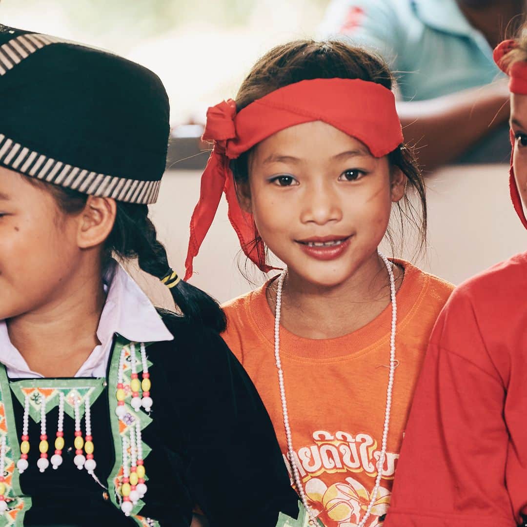 ジジ・ハディッドさんのインスタグラム写真 - (ジジ・ハディッドInstagram)「Laos - Sa Kuan Preschool and Primary School @pencilsofpromise 💛 🇱🇦 -Made Possible by "The Gigi Boot" -Inauguration Date: 4/29/2017 -Students Impacted: 911 -Region: Luang Prabang Photos by Nick Onken My heart is so happy. YOU have given kids the education they deserve with your support of my @stuartweitzman collaboration. Thank you PoP 💛 Let's build more this year with the #EYELOVE !!!!! Learn more about this school and many more at pencilsofpromise.org」11月17日 5時47分 - gigihadid