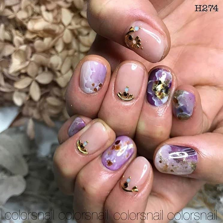 Colors nail staff>>>RiRiのインスタグラム：「. . Colors Nakameguro. . @colors_nakameguro ネイリストHanaの作品です💅✨ . ・・・ 🍇🍇🍇 ムラサキノイシー🌝 アメジスト🌝 − − − − − − − − − − − − − − − − − − r603 002 19m bella72 383m mg アラゴアンバー アート5本以上で有料デザインとなります！ 担当 hana🌞 . 🚩スタッフ全員の作品ページ @colorsnail.official  Colors nail💅 ☑️東京都渋谷区恵比寿1-23-16  302(1号店)・303(2号店) ☑️東京都渋谷区恵比寿1-23-12  TIARA HOME 301(3.4号店) ☏0364096515  Colors 中目黒💅👀 ☑️東京都目黒区上目黒2-14-5結城ビル401 03 5708 5367  Colors nail 大阪店💅 ☑️大阪府大阪市北区鶴野町4-11朝日プラザ梅田1105号室  ホームページ💻. http://www.colors-nail.com Hot pepper💅👀 Nail Colors nail(カラーズネイル)  Eye  Colors(カラーズ)  Facebook🔍→ Colors Nail Nailist Instagram🔍→ @fanfan_colorsnail  @colors_nakameguro ( nail: hana ☆ eye: mika ) @mia_colorsnail  @yuu_colorsnail  @namieeen_colorsnail  @chiko_colorsnail @colorsnail.since2013  Eyelist Instagram🔍→ @mika_colors  @colors.official  #nail #nailart #hana #ebisu #art #colorsnail #恵比寿ネイルサロン #恵比寿 #ネイル #ハナ #ジェルネイル #ジェル #カラーズネイル #tile #foot #hand #footnail #아트 #네일 #hananail #ハナネイル #タイル #天然石 #candle #instacool #instagood #fashion #jewelry #silver #gold」