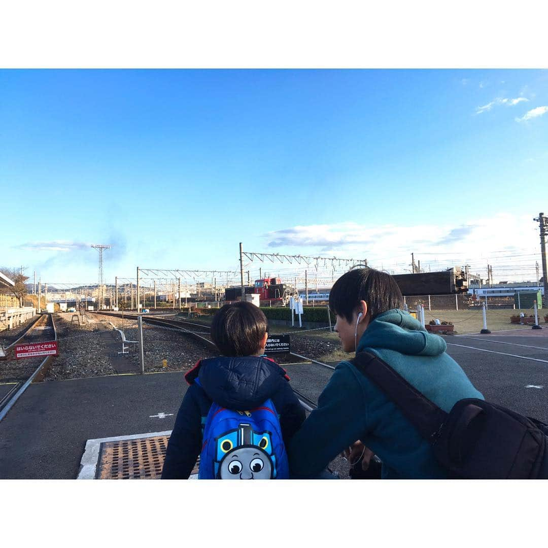 鈴川絢子さんのインスタグラム写真 - (鈴川絢子Instagram)「きのうは1年半ぶりに #京都鉄道博物館 へ🚄 3歳にもなると色々理解して体験できるので前回以上に楽しめたようで何より☺️ #鉄道 #鉄分多め」11月17日 17時45分 - suzukawaayako