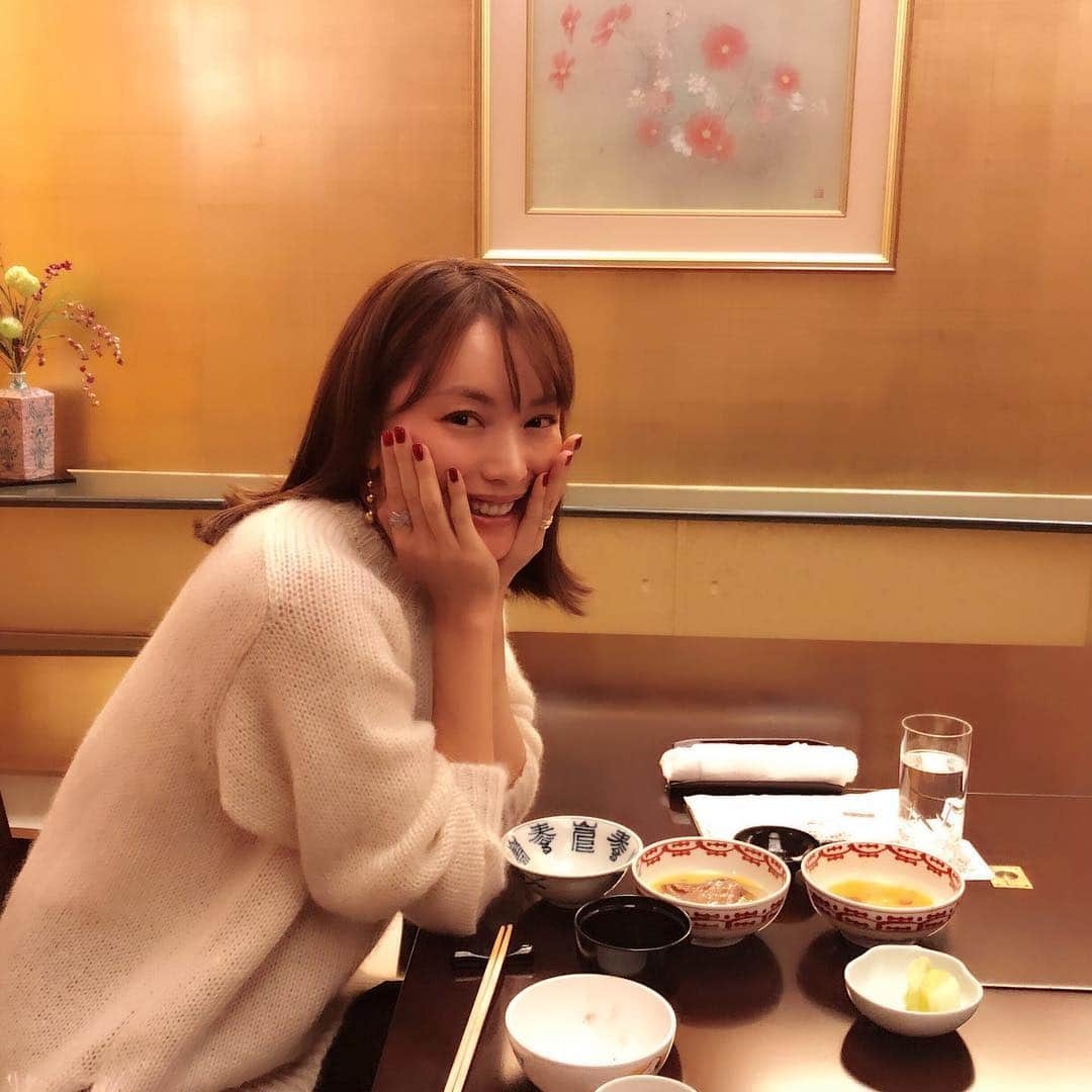 蛯原友里さんのインスタグラム写真 - (蛯原友里Instagram)「久々のすき焼き！美味しかったぁ♡ ちょっぴりほろ酔い♡ #浅草今半#すき焼き#ほろ酔い」11月17日 21時11分 - yuri_ebihara