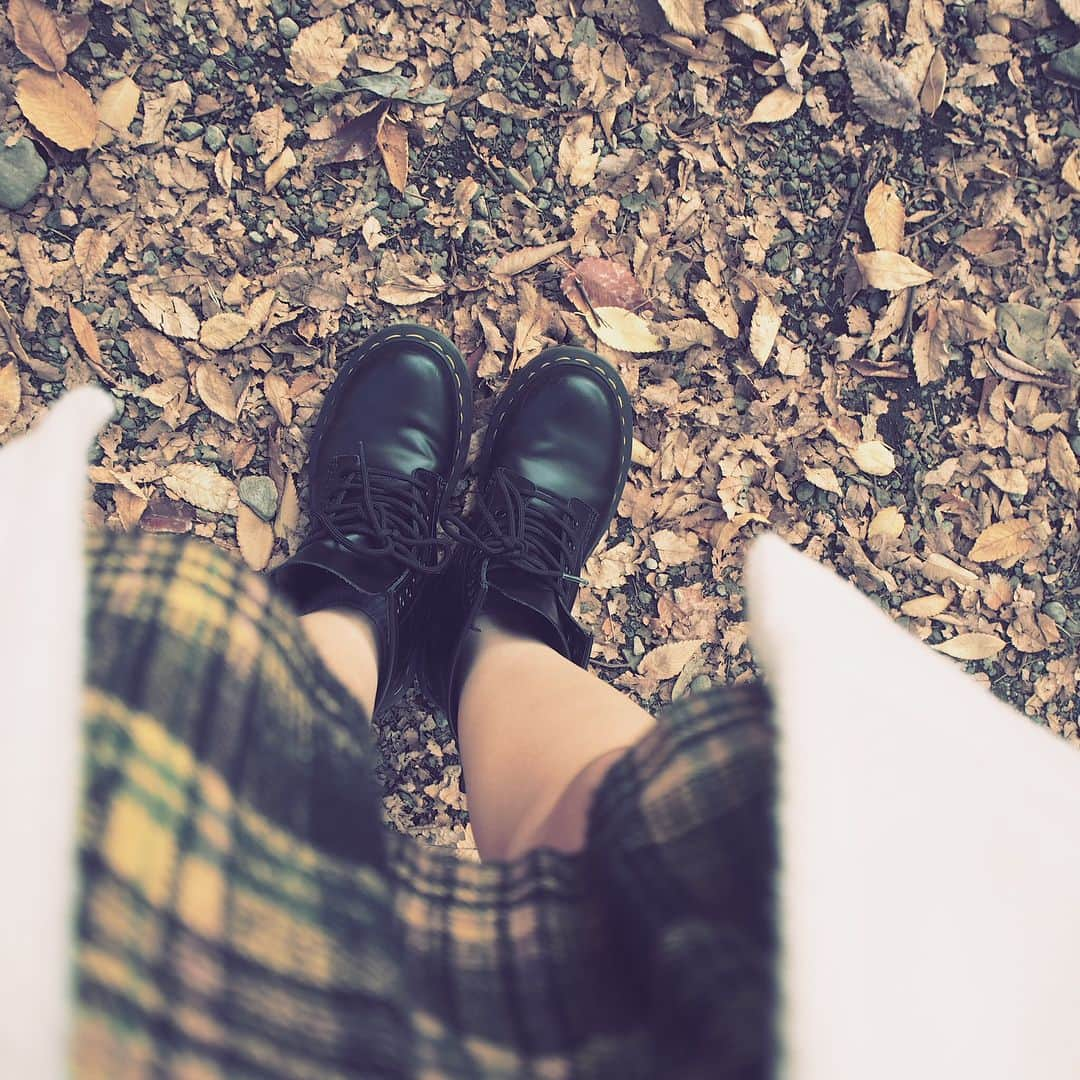 宮島るりかさんのインスタグラム写真 - (宮島るりかInstagram)「🍁 秋感じてきた( ˙꒳​˙ ) 紅葉きれいだったなぁ〜！ * #吉祥寺 #井の頭公園 #紅葉 #秋 #데일리록  #옷스타그램  #코디  #오오티디 #풍경」11月17日 21時39分 - musubizm_rurika