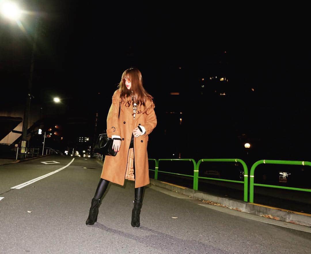 志田友美（ゆうみん）のインスタグラム：「ootd❤️❤️ . #ootd #code #autumn #court  #leatherpants #ig_japan #girl  #wingsmall #starry #rodeocrowns」
