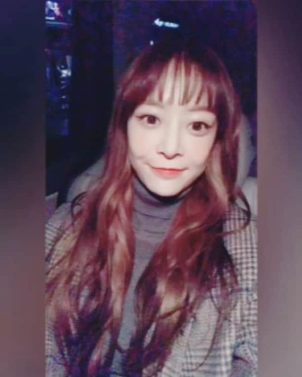 のインスタグラム：「오늘 뮤직뱅크 '마이턴' 무대 잘 보셨나요? 응원해주시는 분들 모두 항상 감사드려요❣️ 하루 한번 KBS '더 유닛' 1차 국민 투표 잊지 마세요❗️ https://goo.gl/dsAVV9 - #멜로디데이 #MelodyDay #유민 #Yoomin」