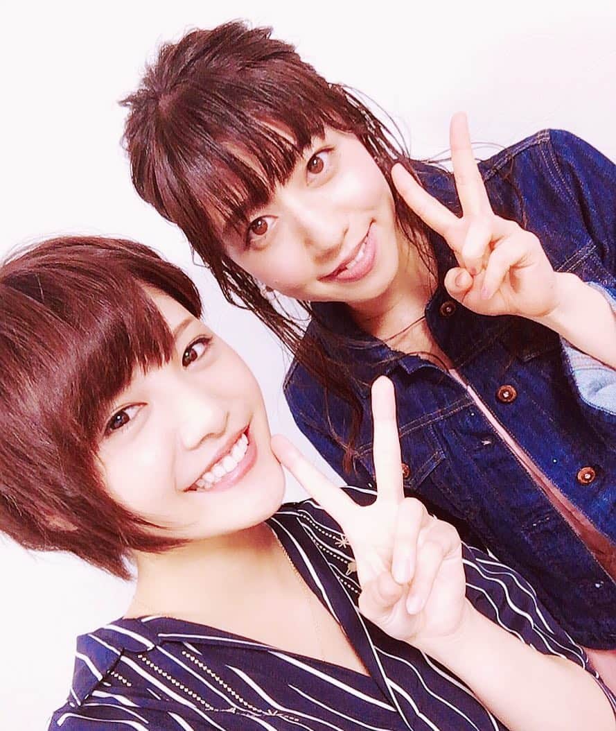 美沙玲奈のインスタグラム：「アキ(ノドカちゃん)朋子(ビサ) 親友ツーショットいただきました// #爪先の宇宙」