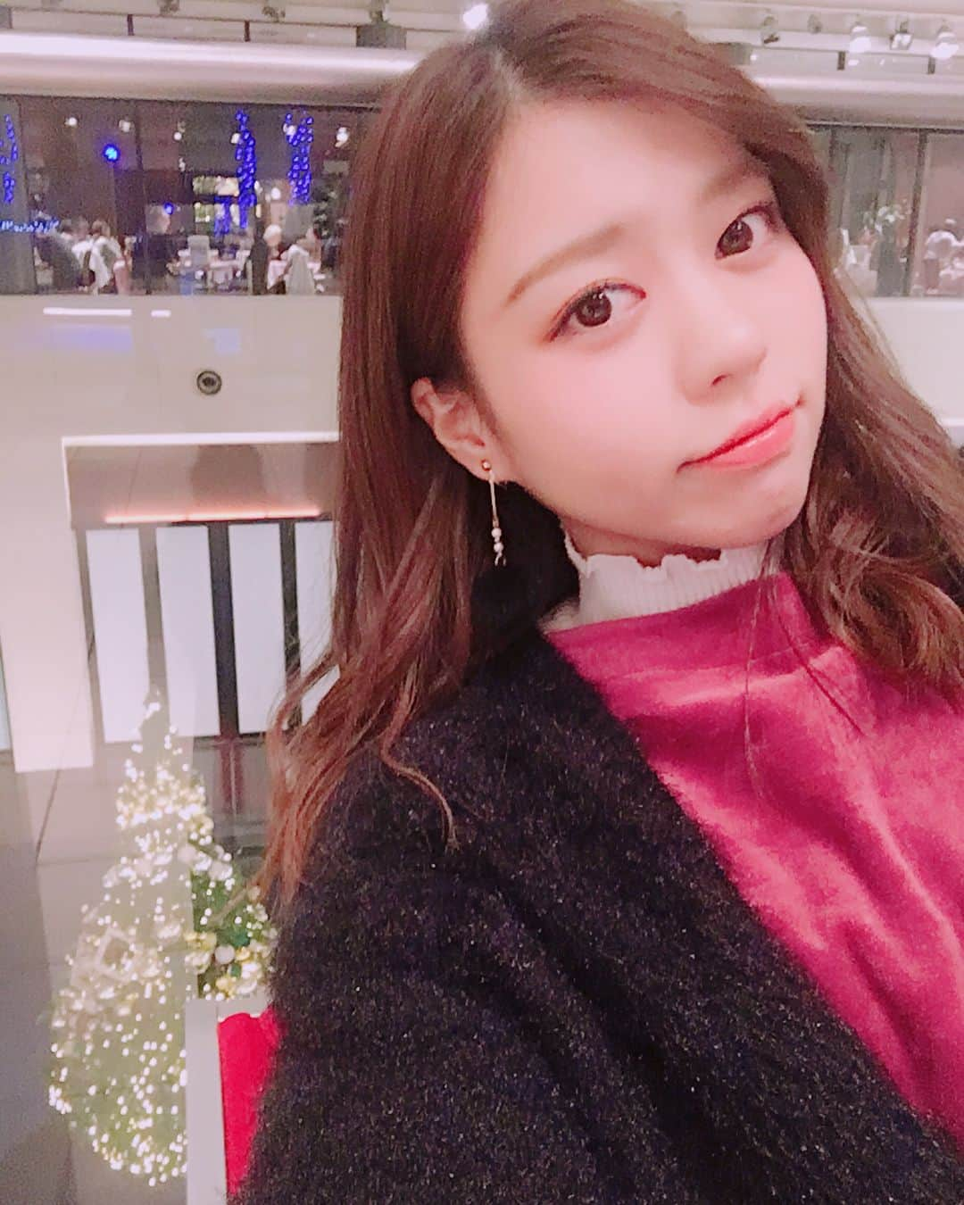 青木千春さんのインスタグラム写真 - (青木千春Instagram)「＊ ＊ ＊ Xmas🎄❄💗 クリスマスの時期が やってきた〜*ଘ(੭*ˊᵕˋ)੭* ੈ✩‧₊˚ クリスマスの雰囲気とか イルミネーションとか いちばん好きな季節...♪*ﾟ ＊ ＊ ＊  #Xmas #クリスマスツリー #恵比寿ガーデンプレイス #イルミネーション #キラキラ #冬」11月18日 0時04分 - chiiihaaarun