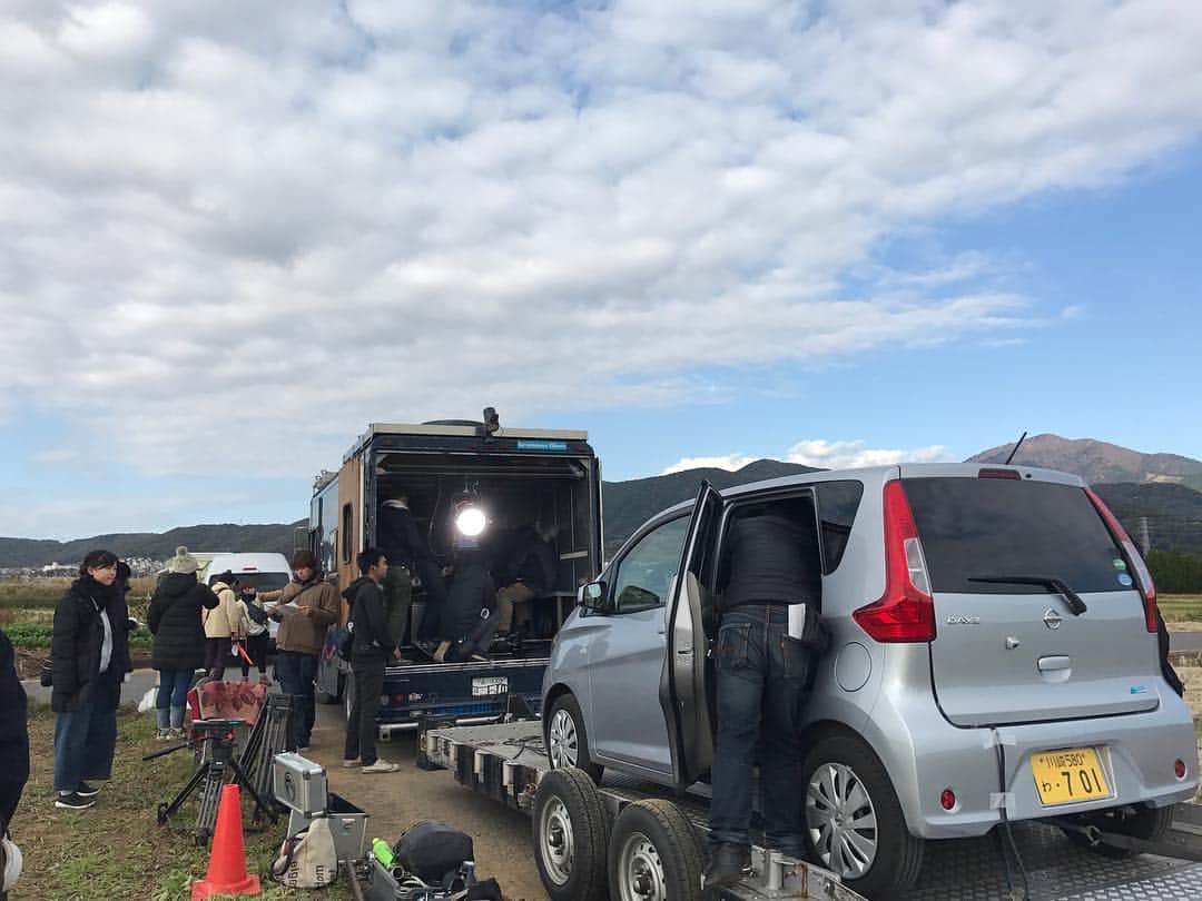 TBS「監獄のお姫さま」のインスタグラム：「今日16時から#監獄のお姫さま 第１話から第5話までのダイジェストが放送します！  #あの爆笑シーンも #あの感動シーンも #盛りだくさんです #これを見て第6話に備えましょう #チャンネルをTBSに #写真は寒空の中、走る車内での撮影 #明美さんのあるシーンの撮影 #とても寒かった #けど #現場は爆笑が起きてました #そして  #富士山が見えました」