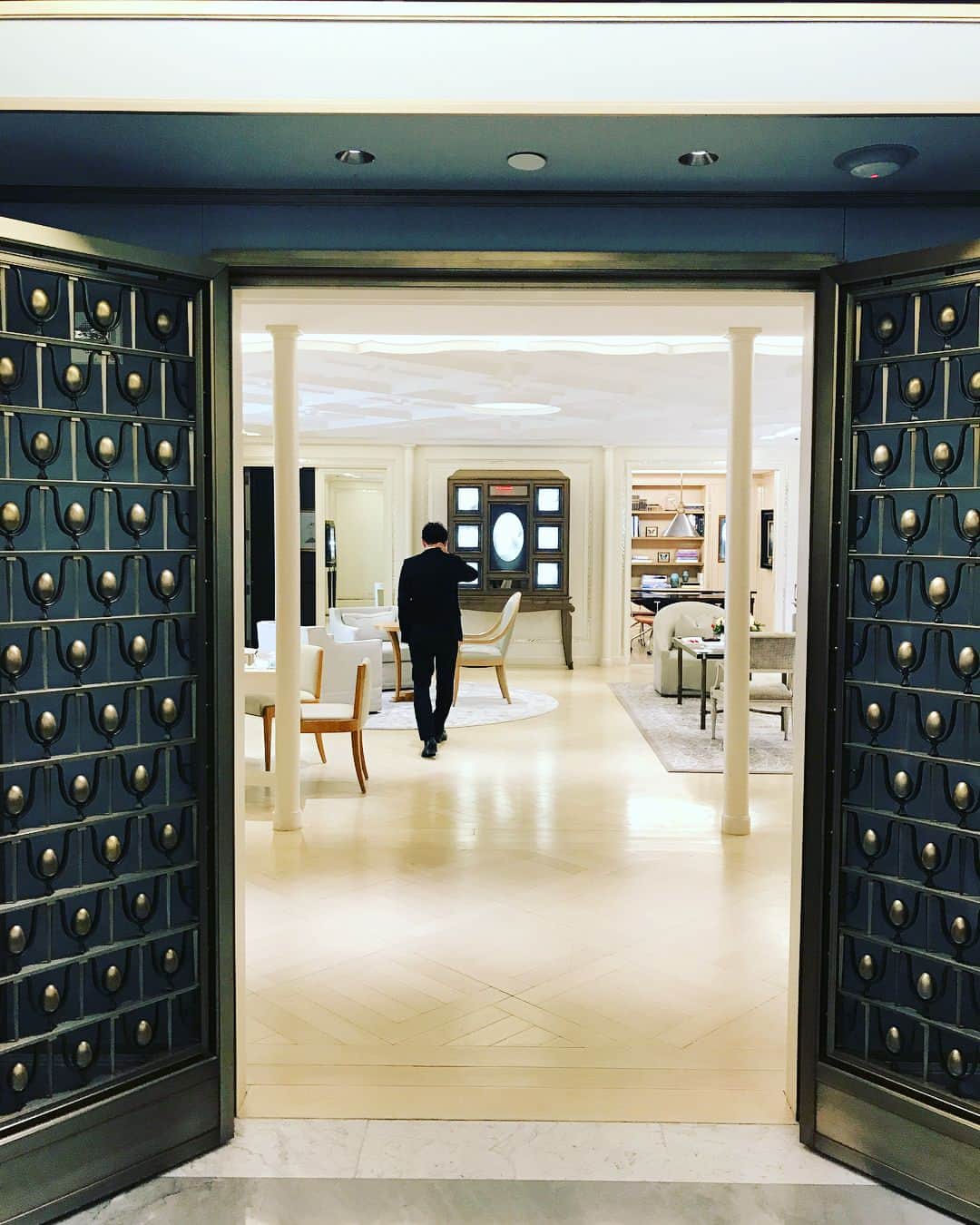 綾部祐二さんのインスタグラム写真 - (綾部祐二Instagram)「So beautiful  at Tiffany & Co New York Flagship Store!」11月18日 14時33分 - yujiayabe