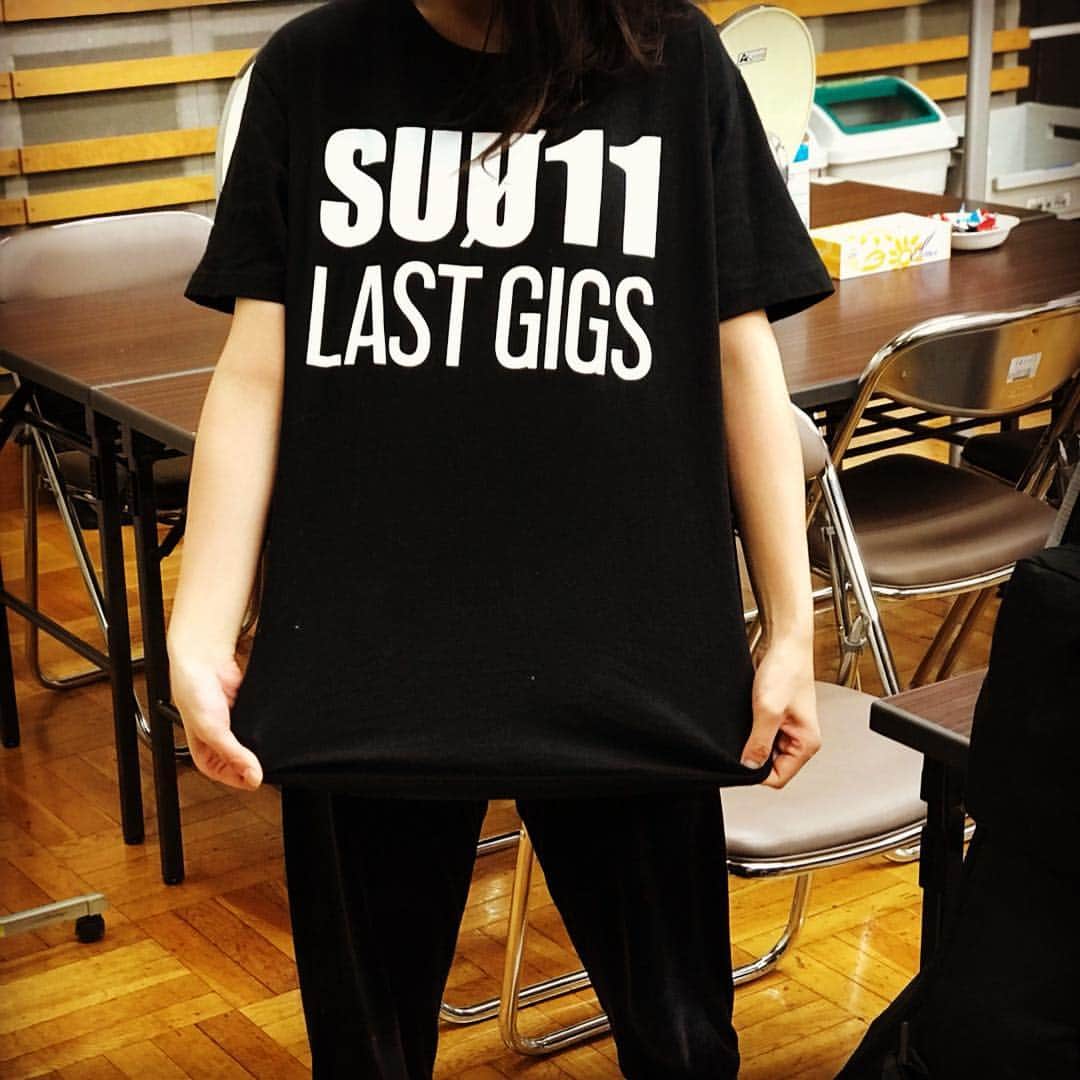 森田涼花のインスタグラム：「懐かしいTシャツとリハーサル/ (2012年5月30日卒業LIVE in Zepp Diver City時のん) ⭐️弾き語りライブ2-days/フジテレビ屋外stage 寒い中ありがとうございました。」