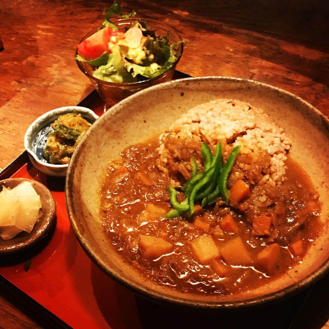 hinacoのインスタグラム：「ライブ前、やさしいカレーでポッカポカ。 #京都 #北白川 #naturalfoodvillage #ベジカレーライス #体にやさしい #おいしい #TheCASH #live」