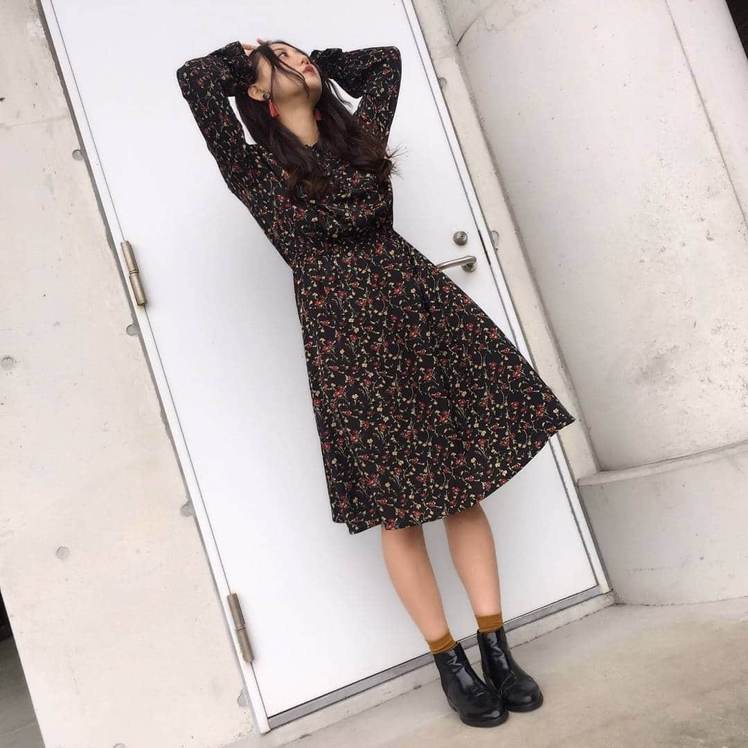 古畑奈和さんのインスタグラム写真 - (古畑奈和Instagram)「今日の私服 ． ． 女の子のファンの皆さまから ブランド名を知りたい 奈和ちゃんとお揃いしたい と嬉しい声をたくさん頂いたので ブランド名を書いておきますね🐰 ． ． dress #magesticlegon earrings #lowrysfarm  #SKE48 #AKB48 #私服 #私服コーデ」11月18日 20時19分 - nao_furuhata