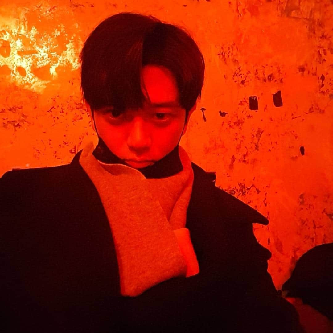 サンチョンのインスタグラム：「#REDLIGHT🔥」