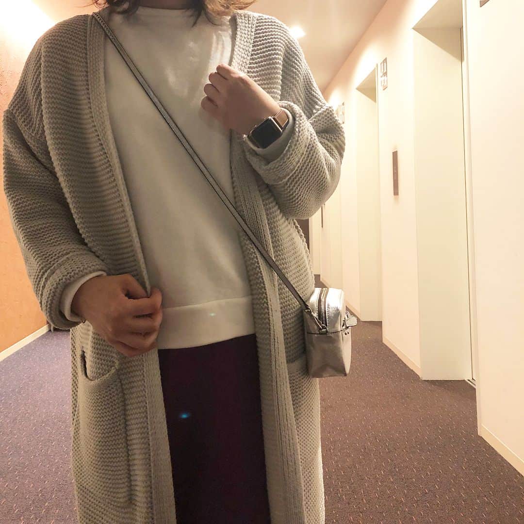 kawakami momokoさんのインスタグラム写真 - (kawakami momokoInstagram)「休みの日は楽ちんスタイル  ヒートテックダウンをインして  #fifth の #ロングニットマキシガウン を これ、 30%OFFクーポン で 11/18(土)23時59分　まで、2975円 安すぎ！！！ カーディガン#fifthtl #フィフス トレーナー#astraet #アストラット スカート#stunninglure #スタニングルアー スニーカー#addidas #emmi  バッグ#jandmdavidson  #fifthコーデ #秋コーデ #今日のコーデ #プチプラコーデ #プチプラ #コーデ #シンプルコーデ #ファッション #コーディネート #カーディガン #fashion  #outfit #coordinate  #style  #ootd  #instagood  #instafashion」11月18日 21時59分 - momoko.kawakami.29