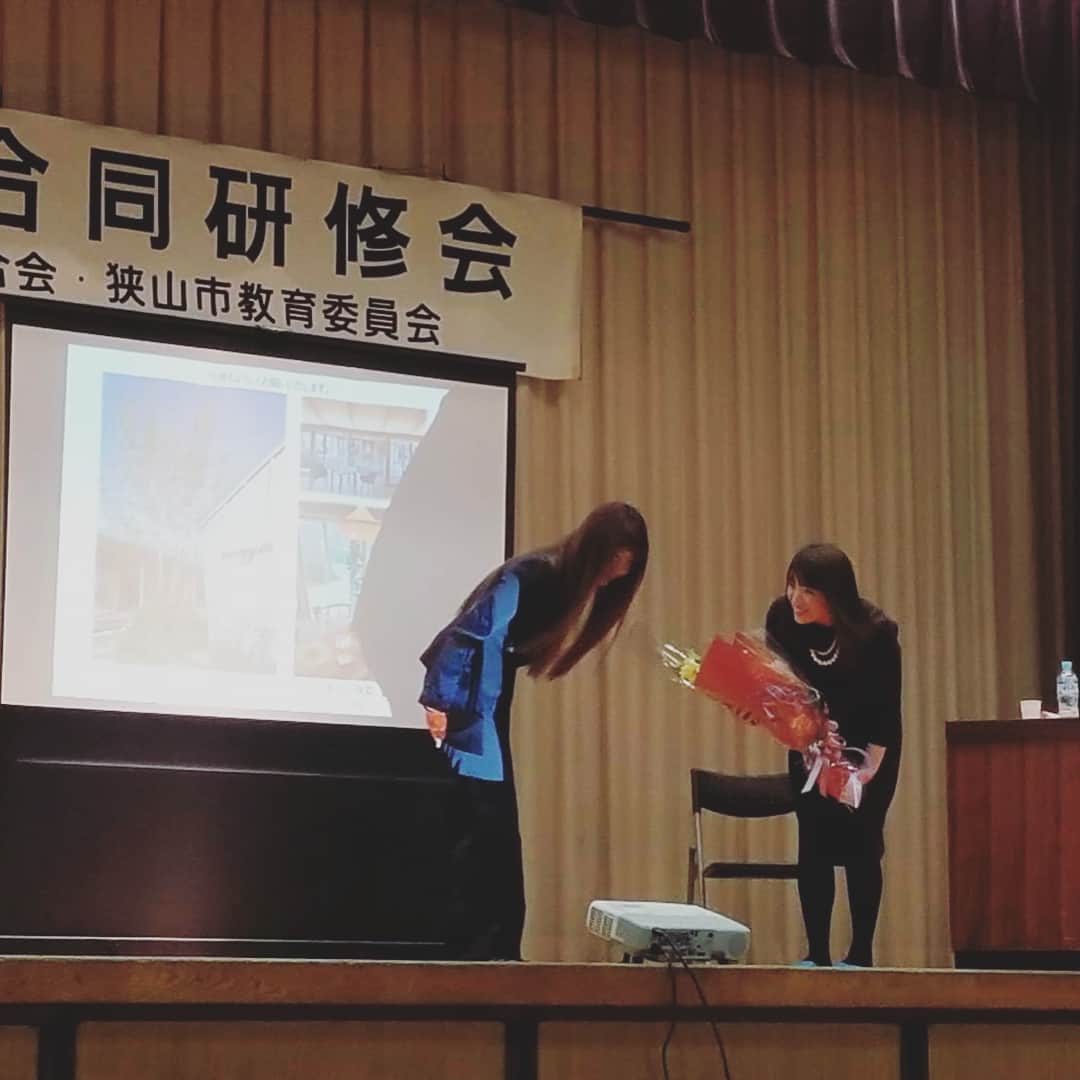 鈴木美穂さんのインスタグラム写真 - (鈴木美穂Instagram)「きょうは埼玉県狭山市の小学校で講演。 帰宅して、いただいたお花を飾りました♡  とっても可愛い♡」11月18日 21時54分 - mihosuzuki_hamamatsu