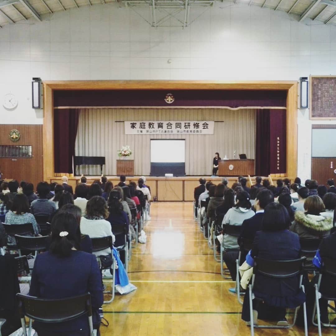 鈴木美穂さんのインスタグラム写真 - (鈴木美穂Instagram)「きょうは埼玉県狭山市の小学校で講演。 帰宅して、いただいたお花を飾りました♡  とっても可愛い♡」11月18日 21時54分 - mihosuzuki_hamamatsu