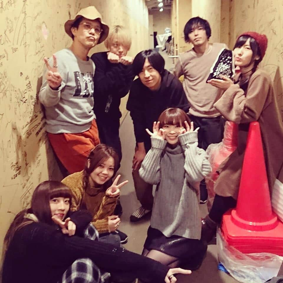 のインスタグラム：「ストレイテナー むっちゃくちゃ かっこよかった、、泣 20年の重みを感じました。 ねごともがんばるぞ。 新潟のみなさん めちゃあたたかくて 最高の夜でした！ ありがとうーー💐 #ストレイテナー #ねごと」