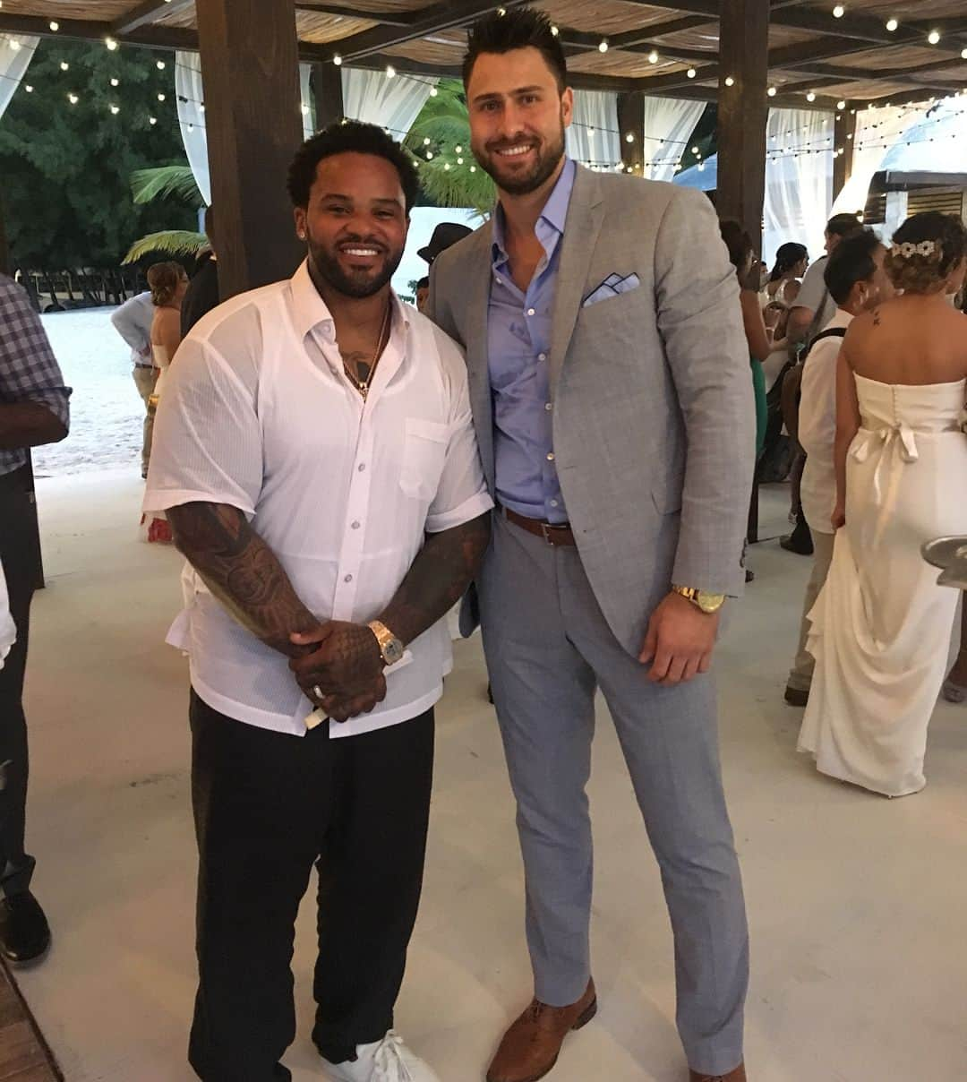 ジョーイ・ギャロのインスタグラム：「@elvis_andrus1988 wedding with the boys 😎🏝 #BigSexy #MiAbuelo」