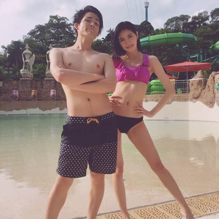 のインスタグラム：「シンガポールで水遊び！ 大都会のリゾート🏝 #恋神アプリ #シンガポール  #lovetrip #singapore  #プール  #旅行好きな人と繋がりたい  FODで宮古島編も配信中！ http://fod-sp.fujitv.co.jp/s/genre/variety/ser2392/」