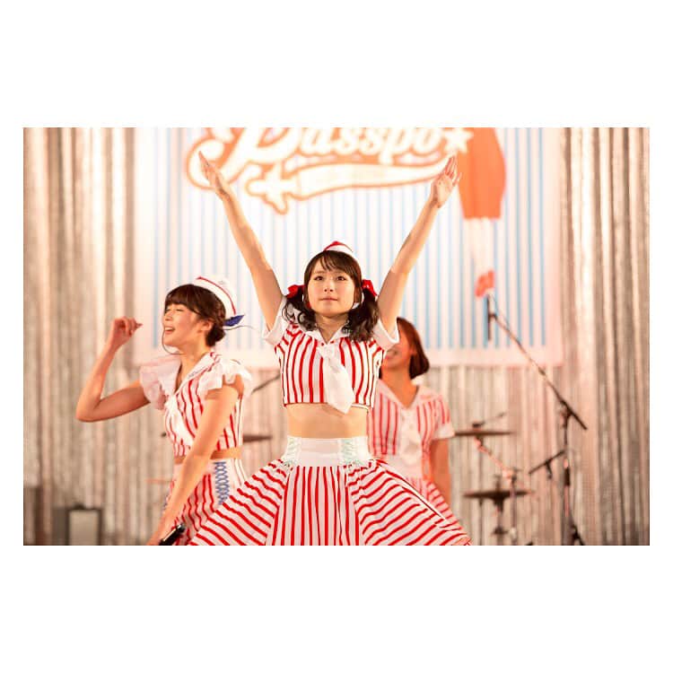 PASSPO☆さんのインスタグラム写真 - (PASSPO☆Instagram)「ちょうど一年前の今日は #PASSPO未来左右ツアー ファイナル・所沢航空公園フライトでした✈︎🌐✈︎ 7人体制となってからバンド活動を本格化し、ダンスとの両体制をミックスした初めてのワンマンは大きな挑戦で、 ここから再スタートを切るつもりでPASSPO☆は頑張ってきました😌 そして今年は超満員の日本青年館、 いよいよ来年は中野サンプラザです✨ その先には10周年…！✈︎ これからもどうぞ一緒に忘れられない旅をしてください✈︎🌐✈︎ #PASSPO #ぱすぽ #rock #idol #band #dance #airlines #ライブとは旅」11月19日 18時20分 - passpo_staff