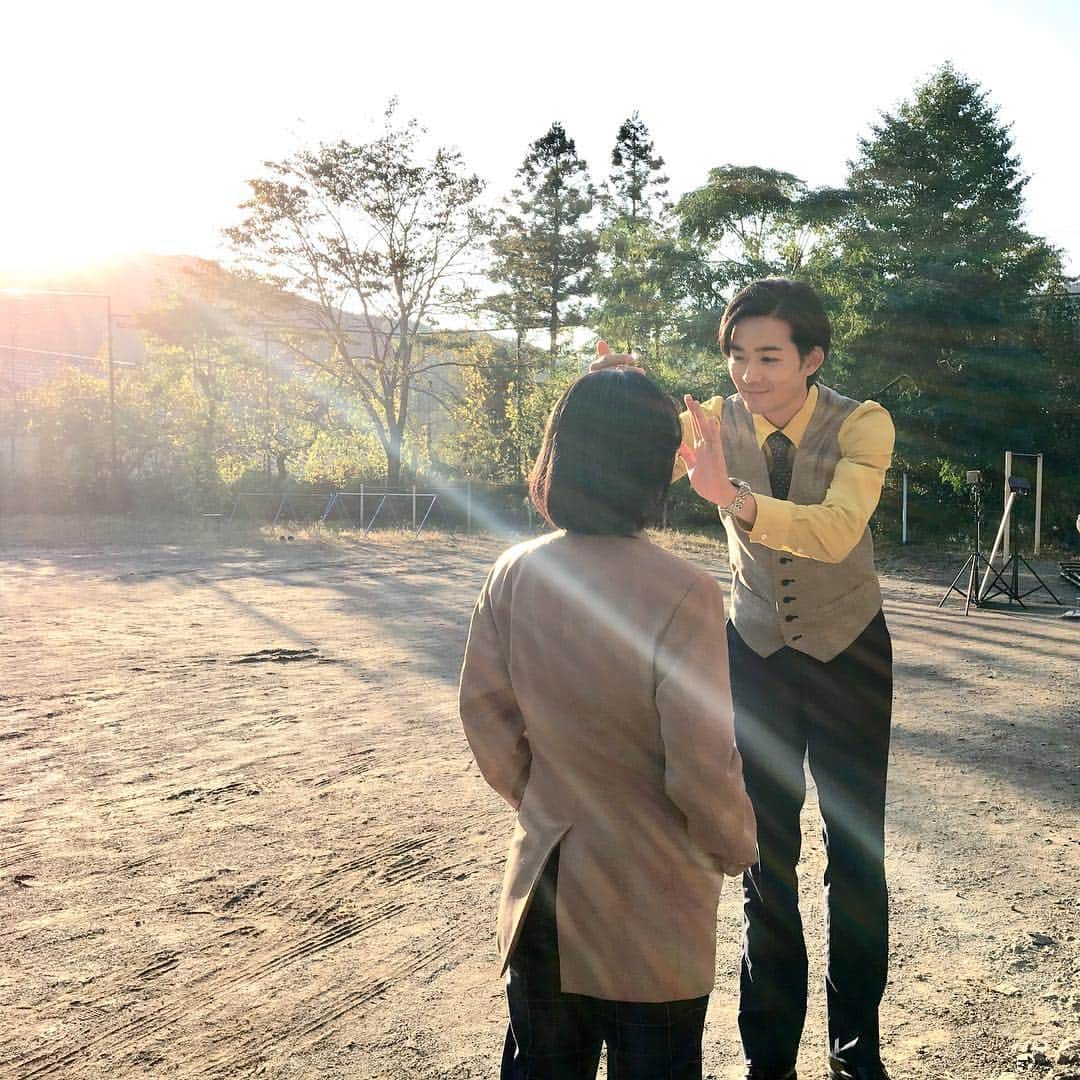 テレビ朝日「オトナ高校」のインスタグラム：「. 思わずジーンときたペガサス先生のやさしさ😭💓 からの、まさかの胸キュンショット💘💘💘 . #オトナ高校 第5話 #テレビ朝日 #竜星涼 #ペガサス #🦄 #生徒想いで #足りないところも良いところも認めてくれて #言葉に嘘がなくて #こんな先生 #好きにならないわけがない #そんでもってこの微笑み… #向かうところ敵なし #ペガサス先生最強説ある #説というか決定事項📝 #簡潔にいうと 《 #ヒミコ代わって 》」
